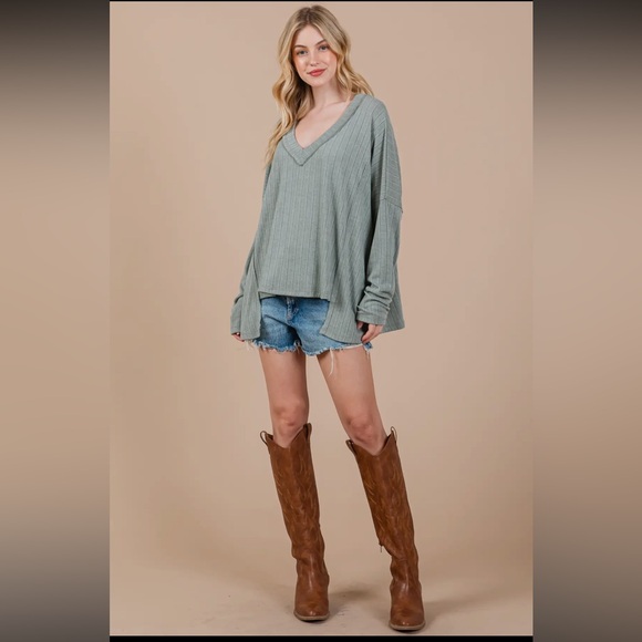 08 Solid Knit Oversized V-neck Top - Picture 1 of 6
